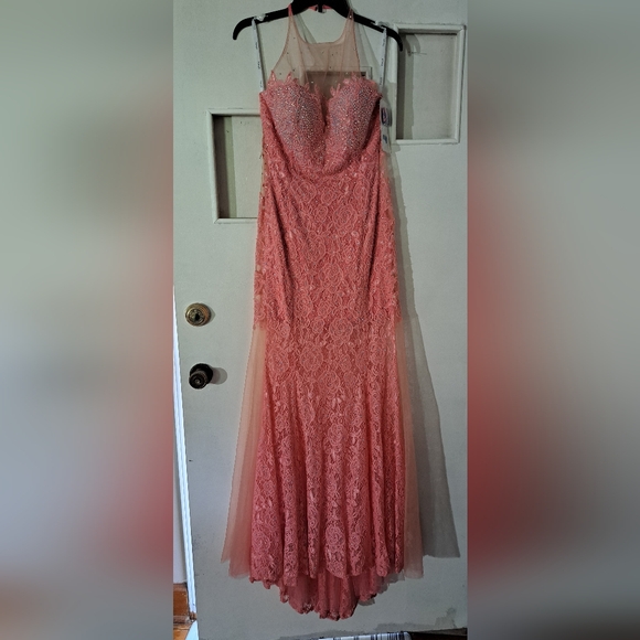 Prom gown - Picture 2 of 4